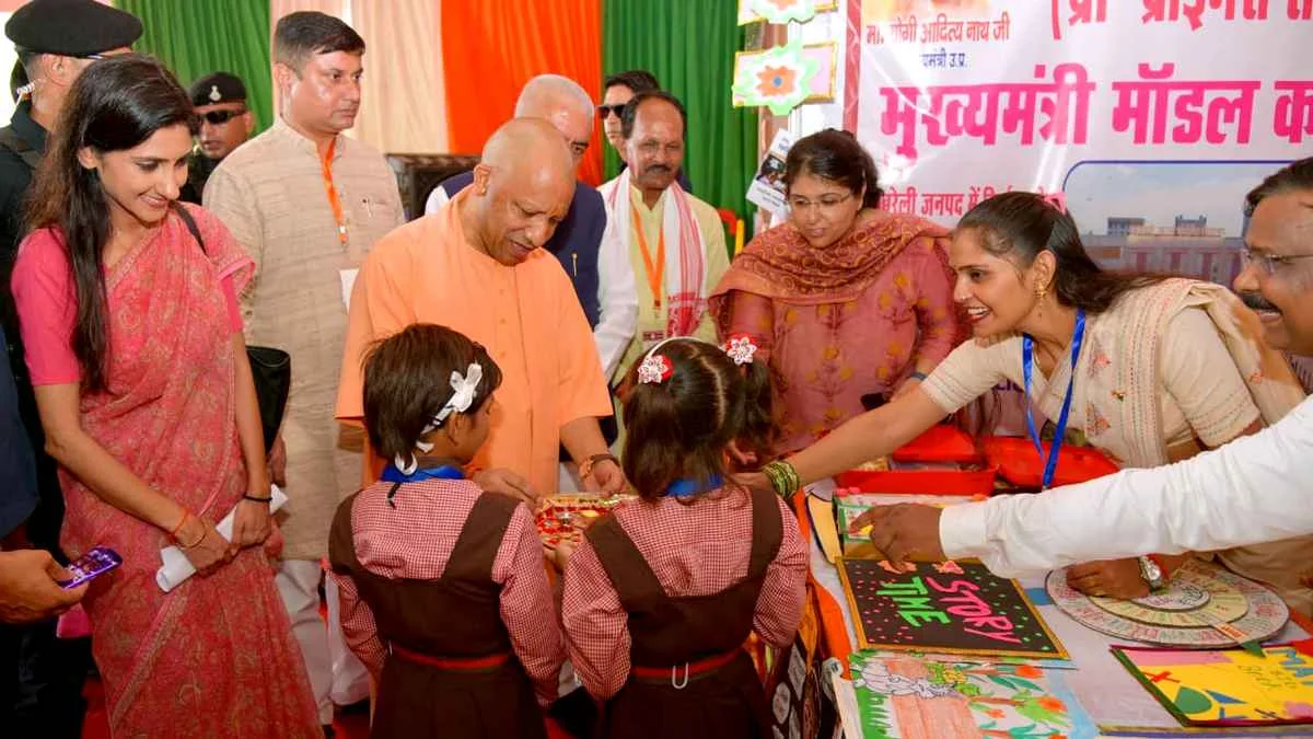 योगी सरकार में गुणवत्तापूर्ण शिक्षा पर जोर, परिषदीय विद्यालयों में 17 से 21 नवंबर तक होंगी अर्द्धवार्षिक परीक्षाएं